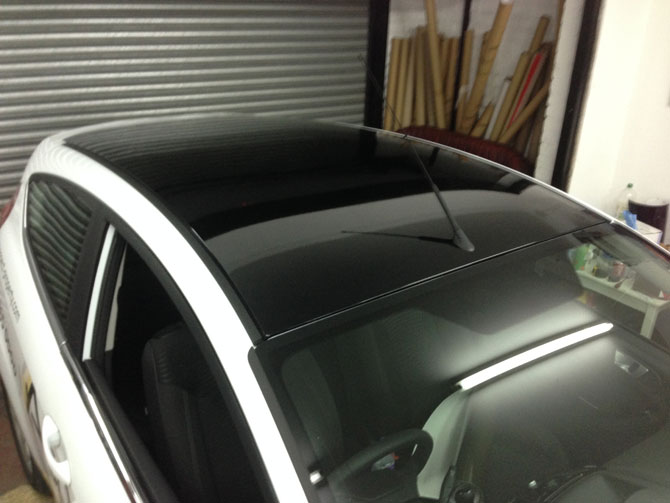 Vinyl car roof wrap in gloss black, Black gloss vinyl roof …